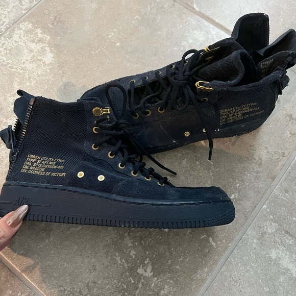 Nikes - Picture 2 of 2